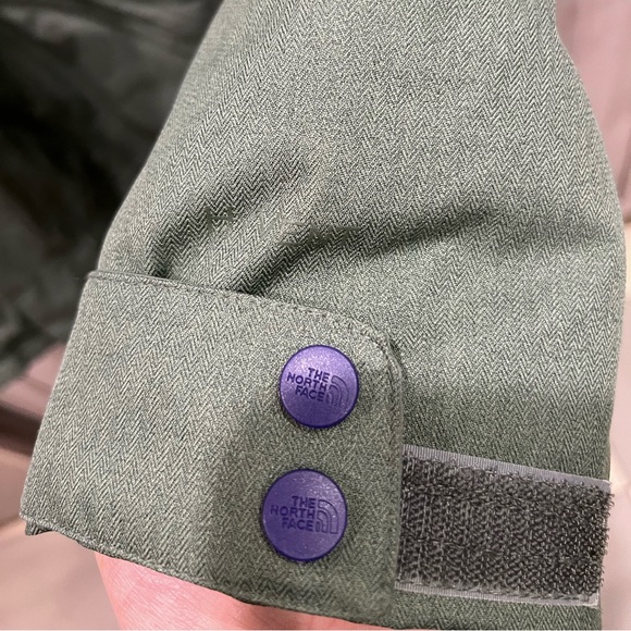 The North Face Gatekeeper Insulated Snow Jacket | Women’s Medium - Picture 8 of 8